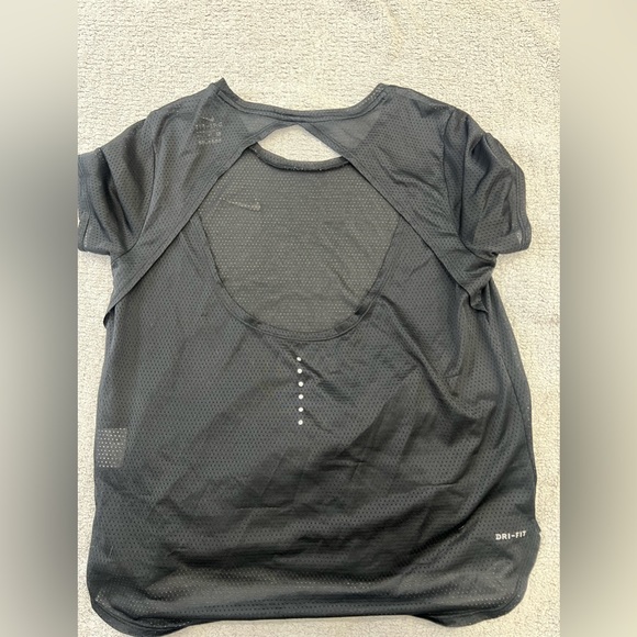 Nike women’s solid mesh backless Dri fit T-shirt. black/ size med - Picture 5 of 7